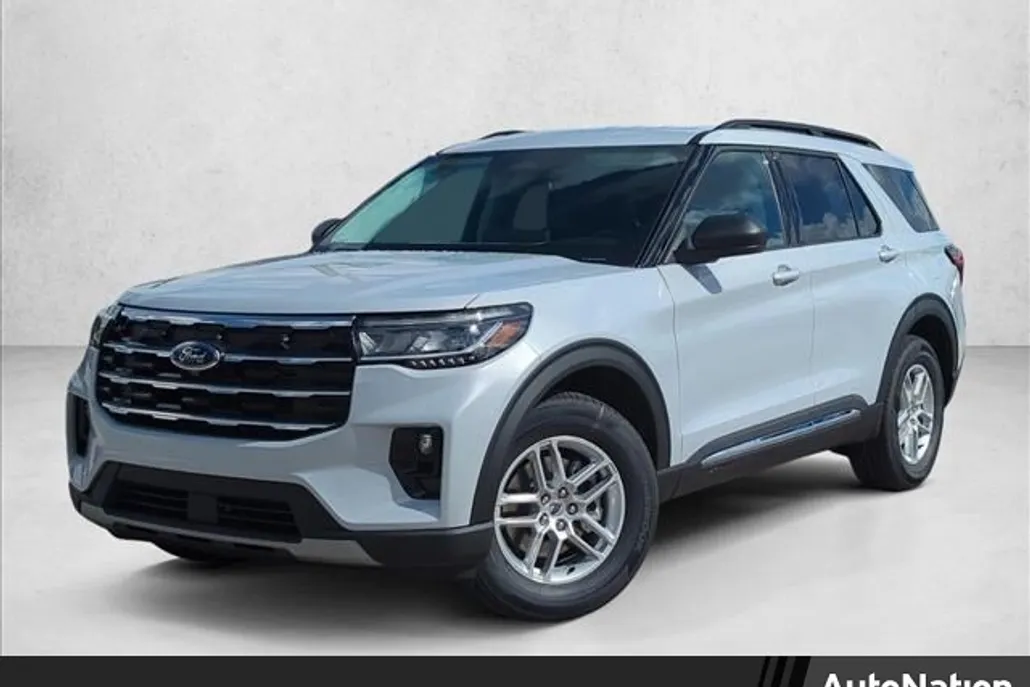 2025 Ford Explorer photo 1