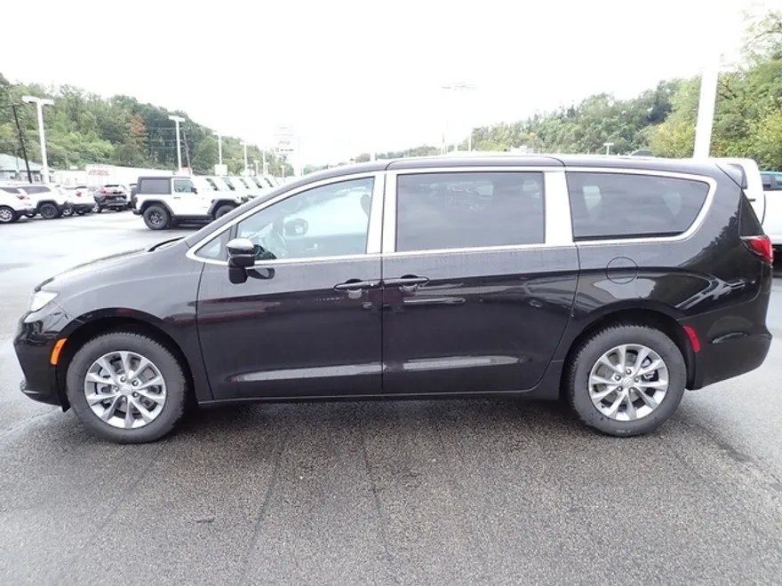 2026 Chrysler Pacifica photo 1
