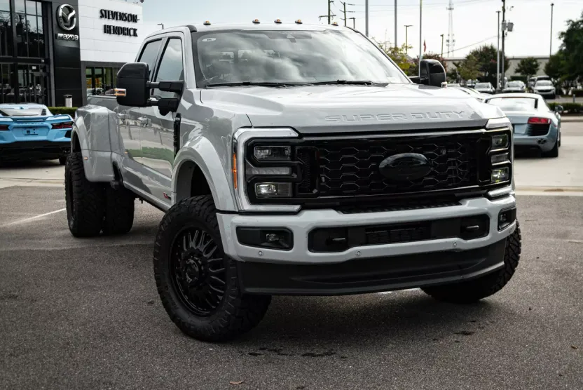 2025 Ford F-450 Platinum photo 1