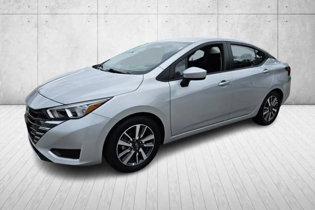 2023 Nissan Versa 1.6 SV photo 1