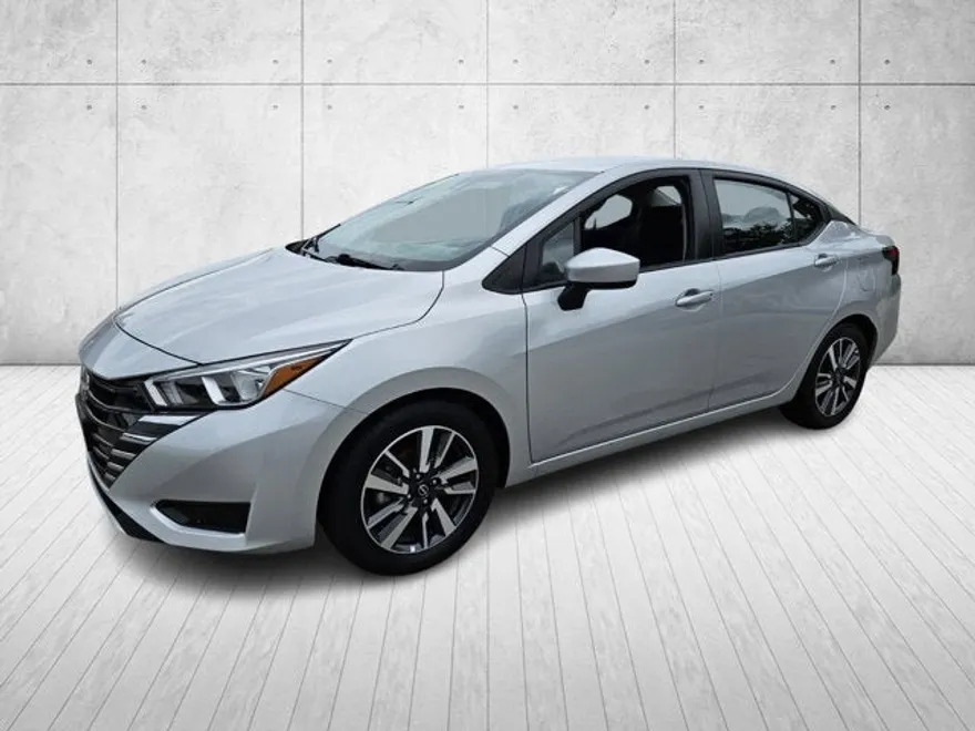 2023 Nissan Versa 1.6 SV photo 1