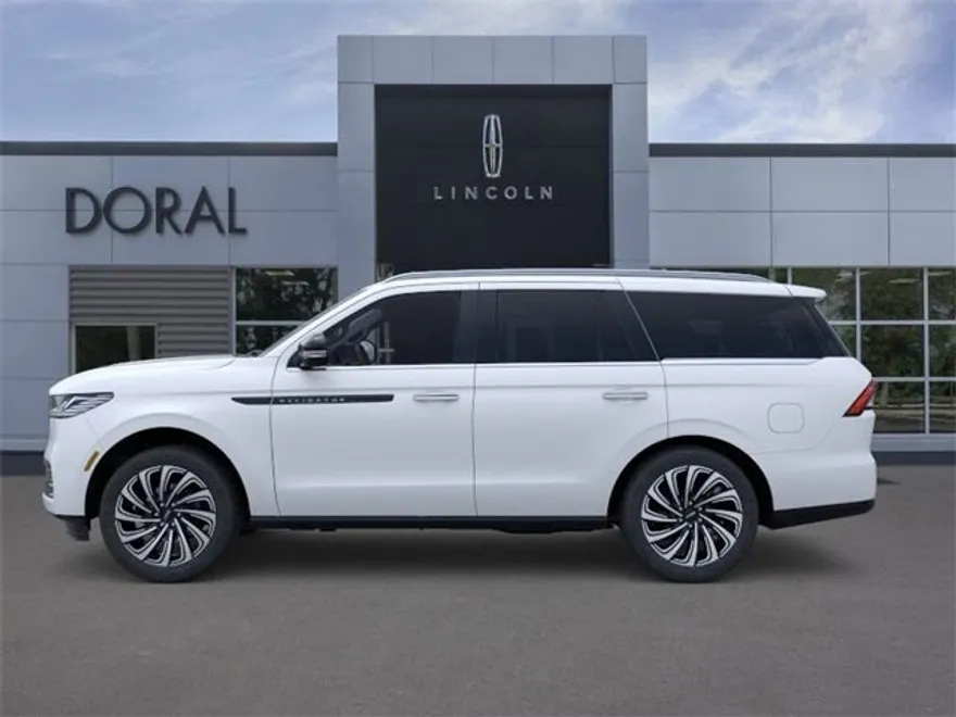 2025 Lincoln Navigator Black Label photo 1