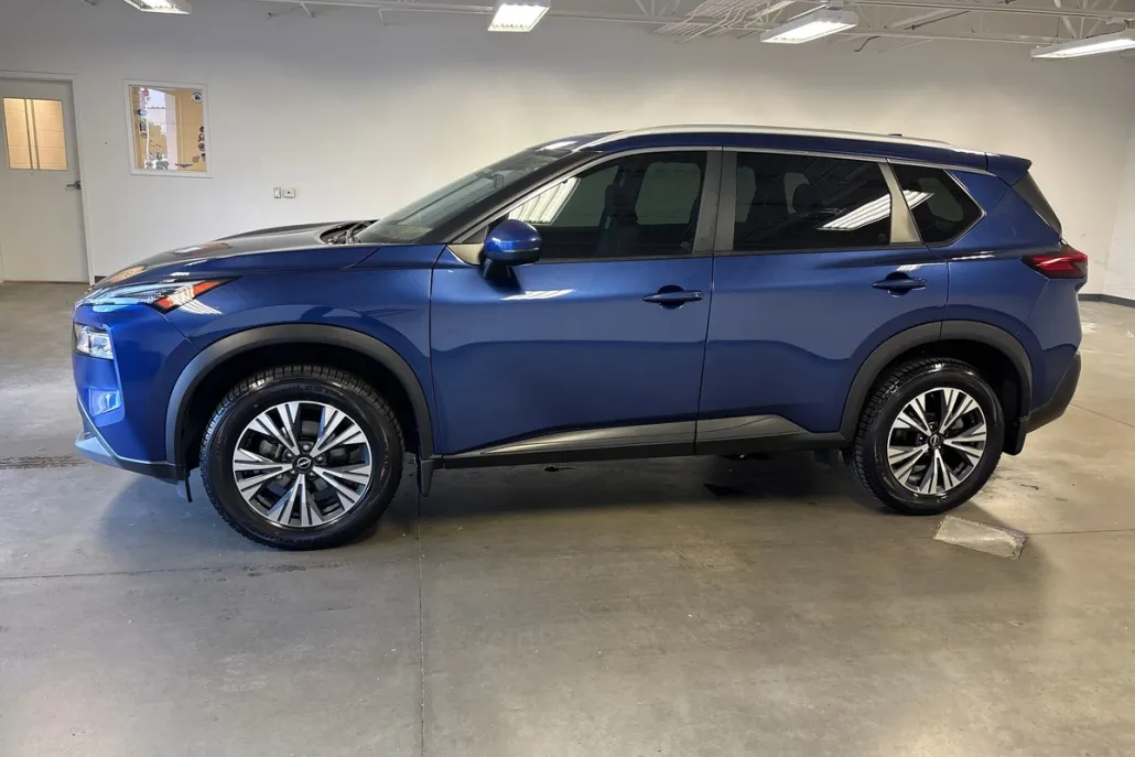 2022 Nissan Rogue SV photo 1