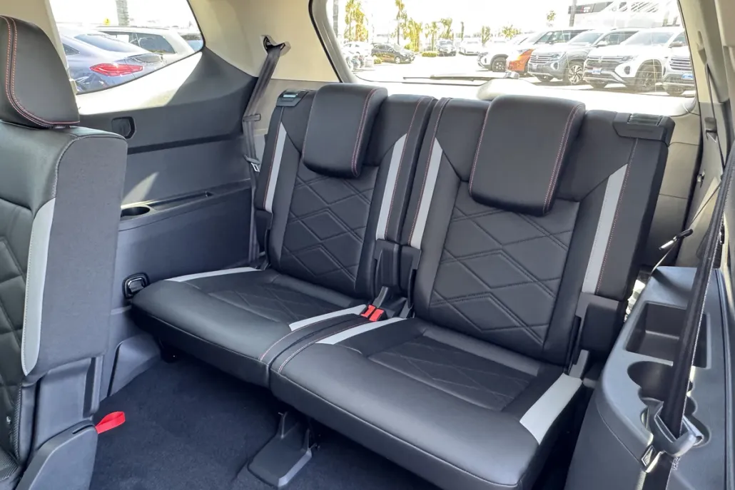 2025 Volkswagen Atlas Peak Edition SE photo 1