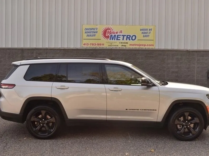 2023 Jeep Grand Cherokee Altitude photo 1