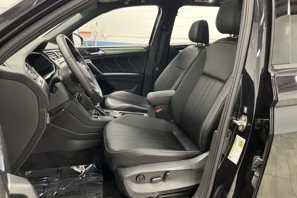 2024 Volkswagen Tiguan SE R-Line Black photo 1
