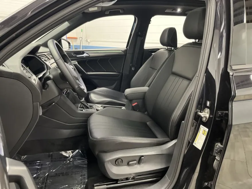 2024 Volkswagen Tiguan SE R-Line Black photo 1