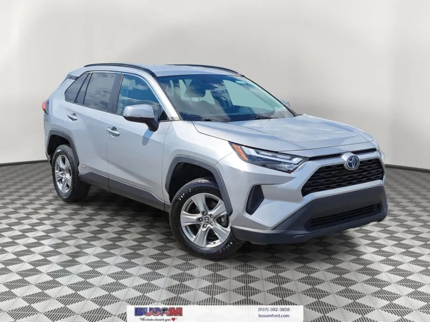 2022 Toyota RAV4 Hybrid XLE photo 1