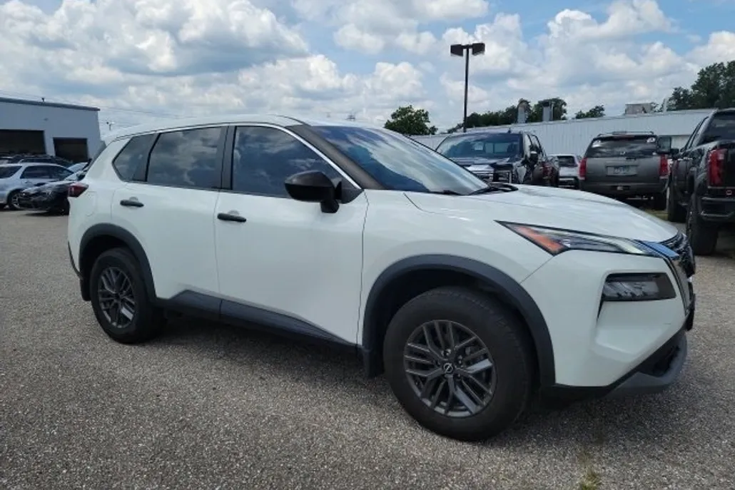 2022 Nissan Rogue S photo 1