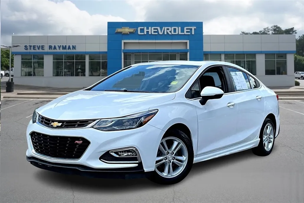 2017 Chevrolet Cruze LT photo 1