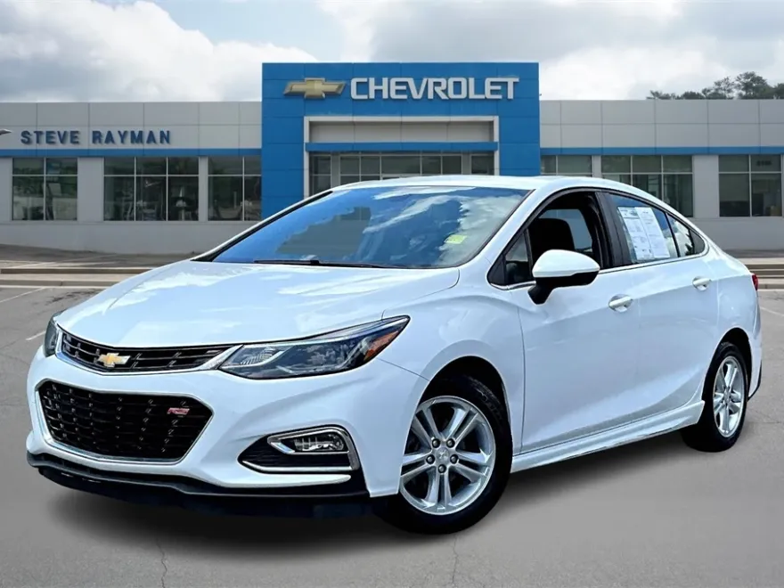 2017 Chevrolet Cruze LT photo 1