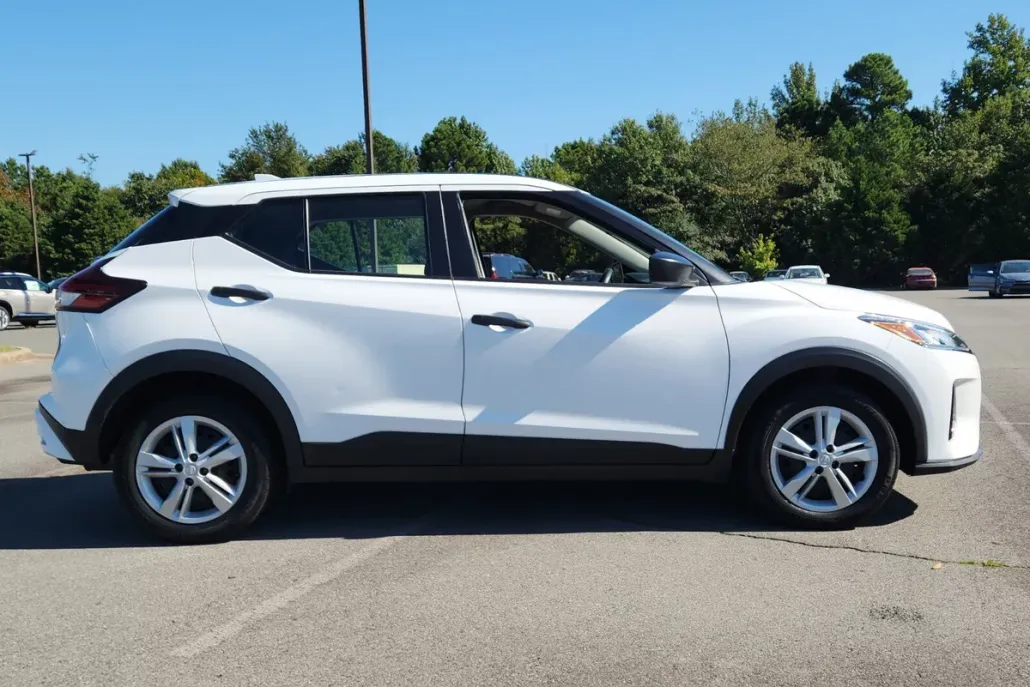 2023 Nissan Kicks S photo 1