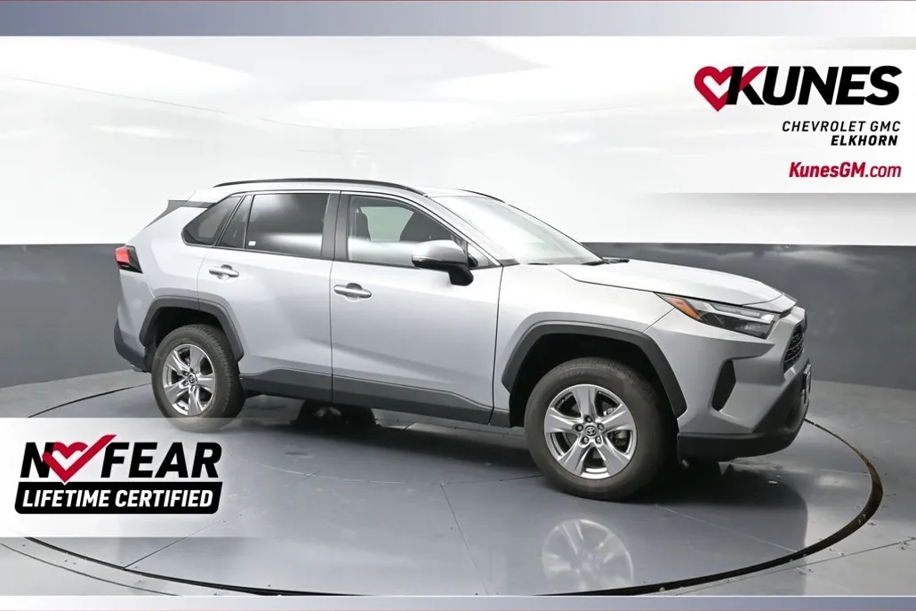 2024 Toyota RAV4 XLE photo 1