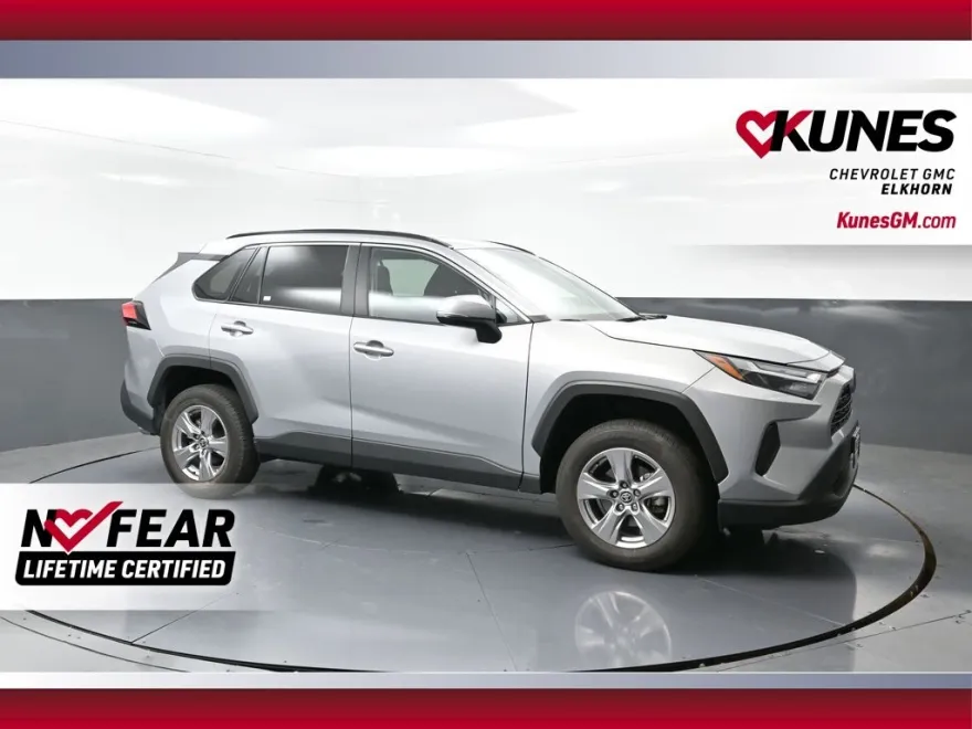 2024 Toyota RAV4 XLE photo 1
