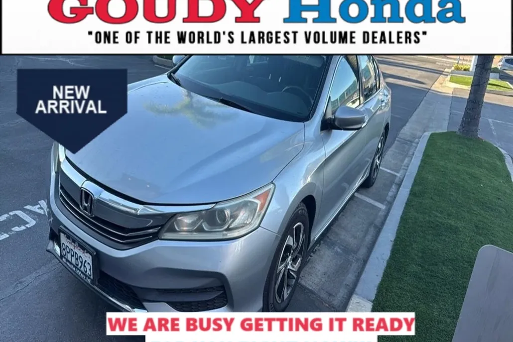 2017 Honda Accord LX photo 1