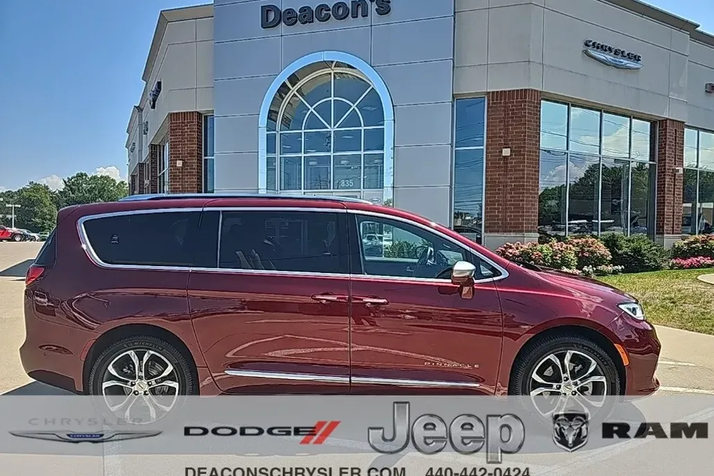 2021 Chrysler Pacifica Pinnacle photo 1