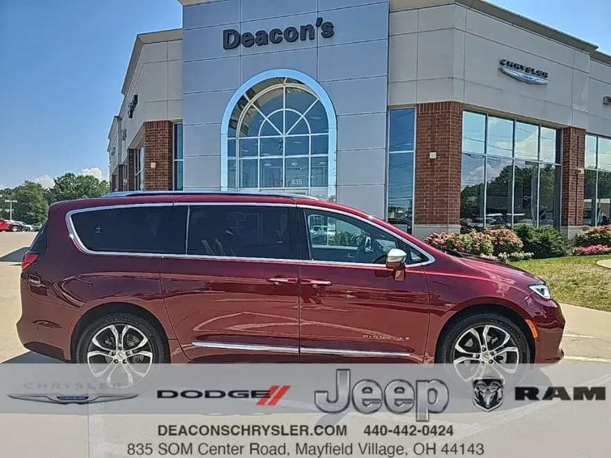 2021 Chrysler Pacifica Pinnacle photo 1