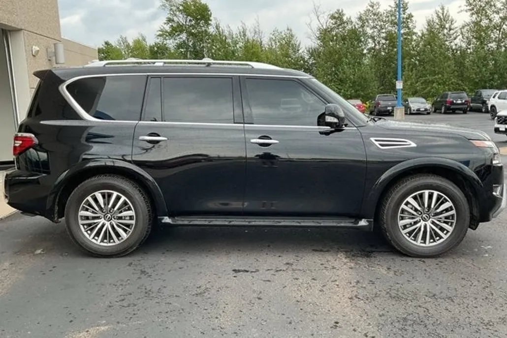 2024 Nissan Armada SL photo 1