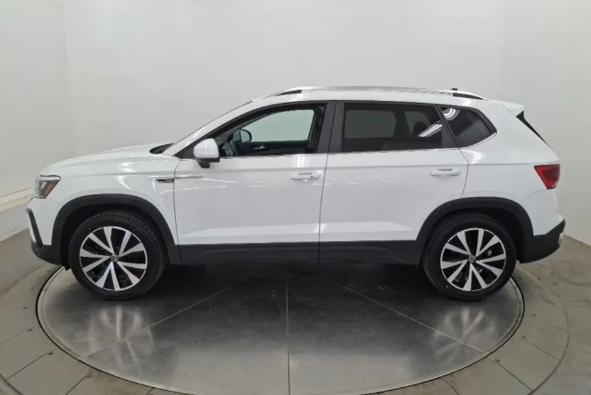 2023 Volkswagen Taos SE photo 1
