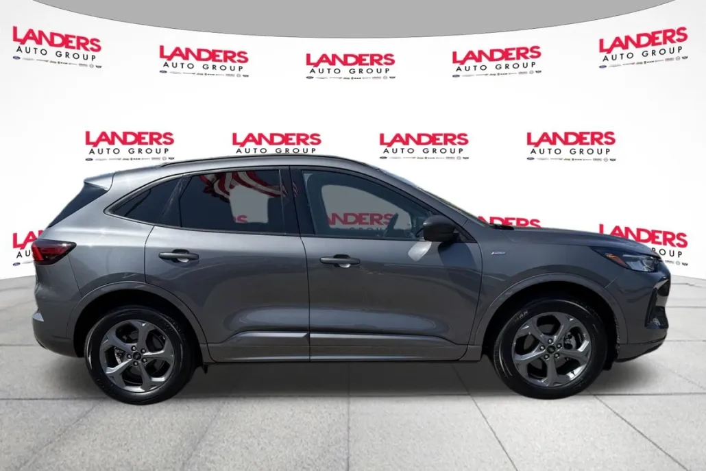 2023 Ford Escape ST-Line photo 1