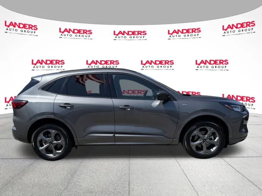 2023 Ford Escape ST-Line photo 1