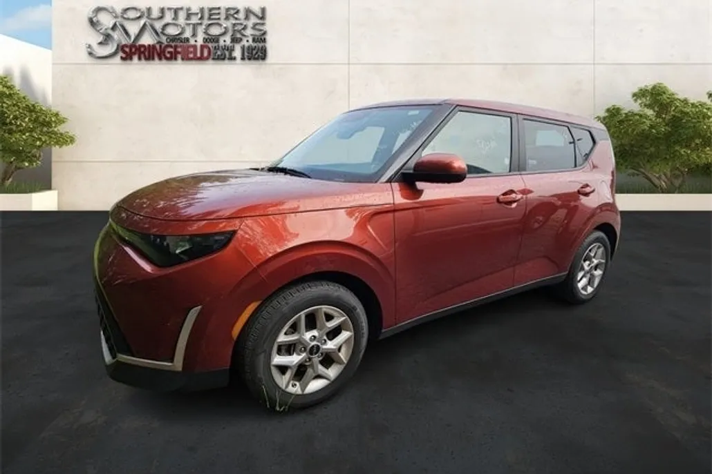 2023 Kia Soul LX photo 1