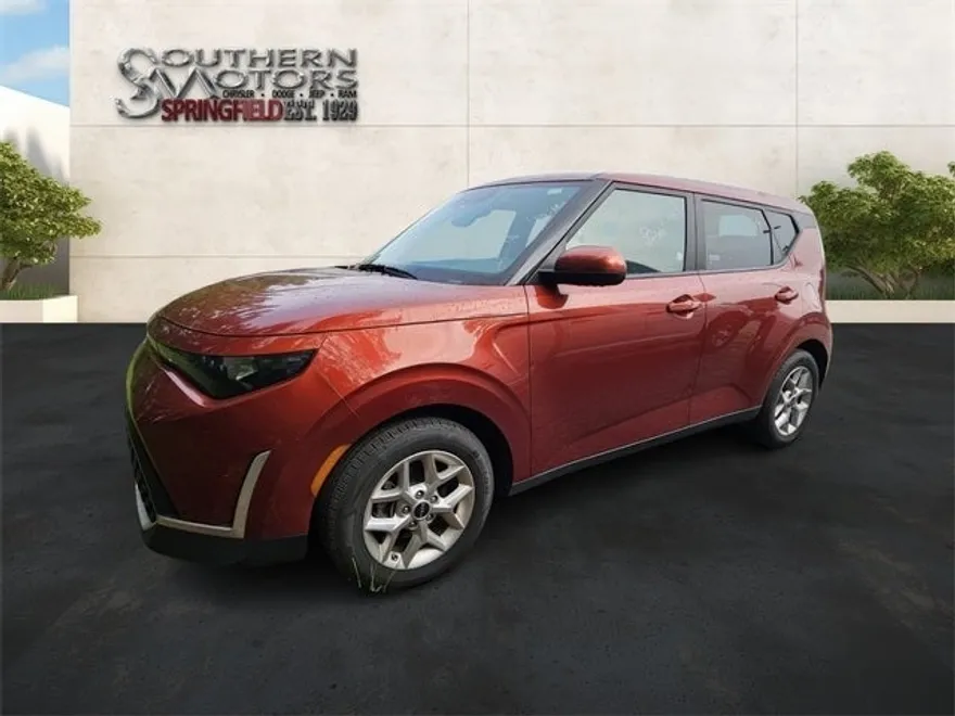 2023 Kia Soul LX photo 1