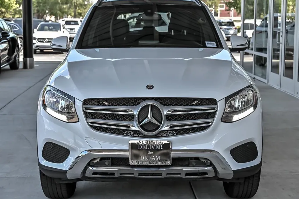 2017 Mercedes Benz GLC 300 4MATIC photo 1