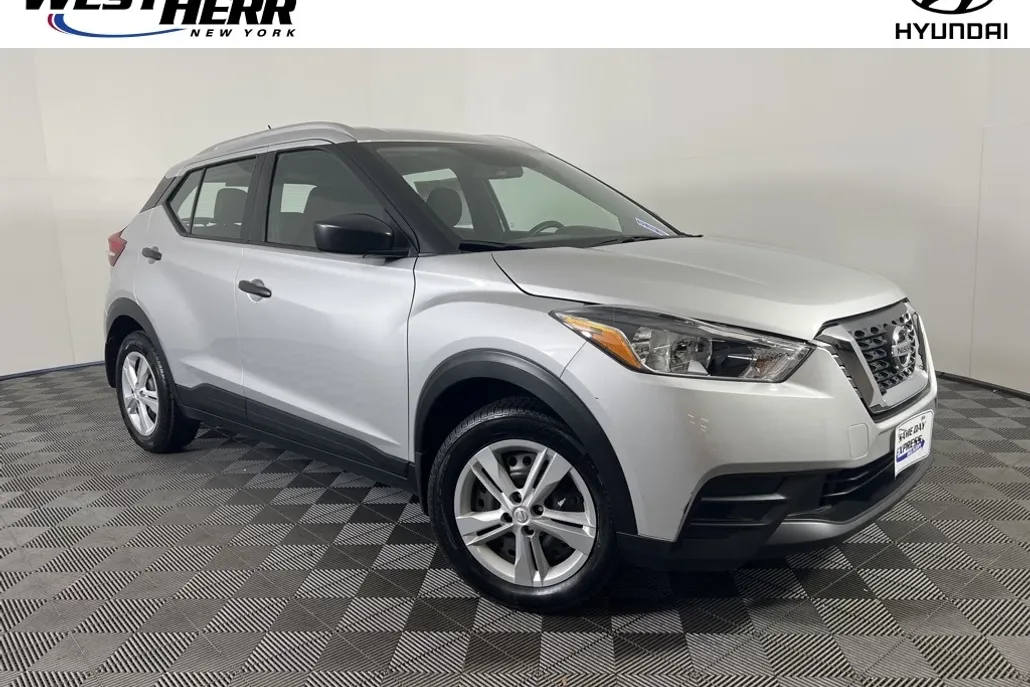 2018 Nissan Kicks S photo 1