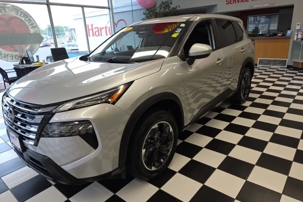 2024 Nissan Rogue SV photo 1