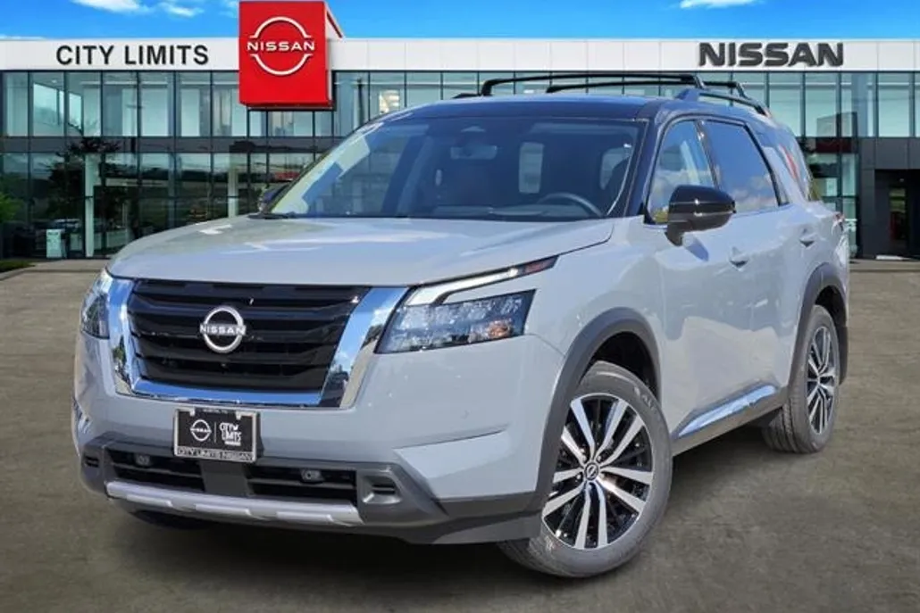 2025 Nissan Pathfinder Platinum photo 1