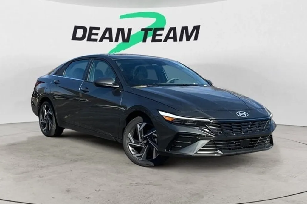2025 Hyundai Elantra SEL Convenience photo 1