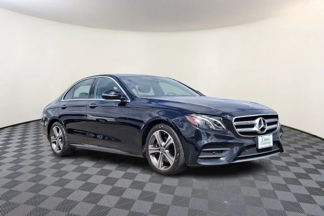 2019 Mercedes Benz E 300 Sedan 4MATIC photo 1