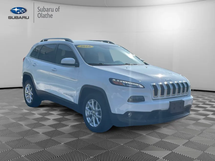 2016 Jeep Cherokee Latitude photo 1