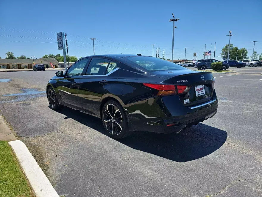 2023 Nissan Altima 2.5 SR photo 1