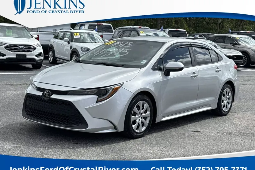 2021 Toyota Corolla LE photo 1