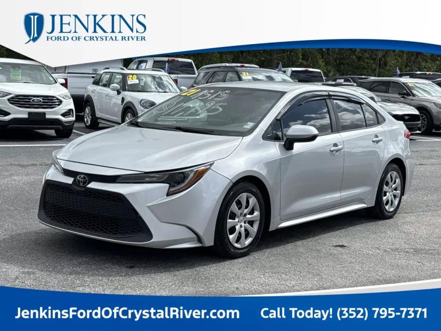 2021 Toyota Corolla LE photo 1