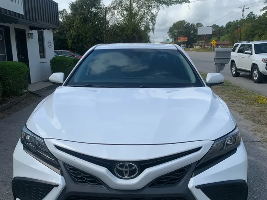 2021 Toyota Camry SE photo 1