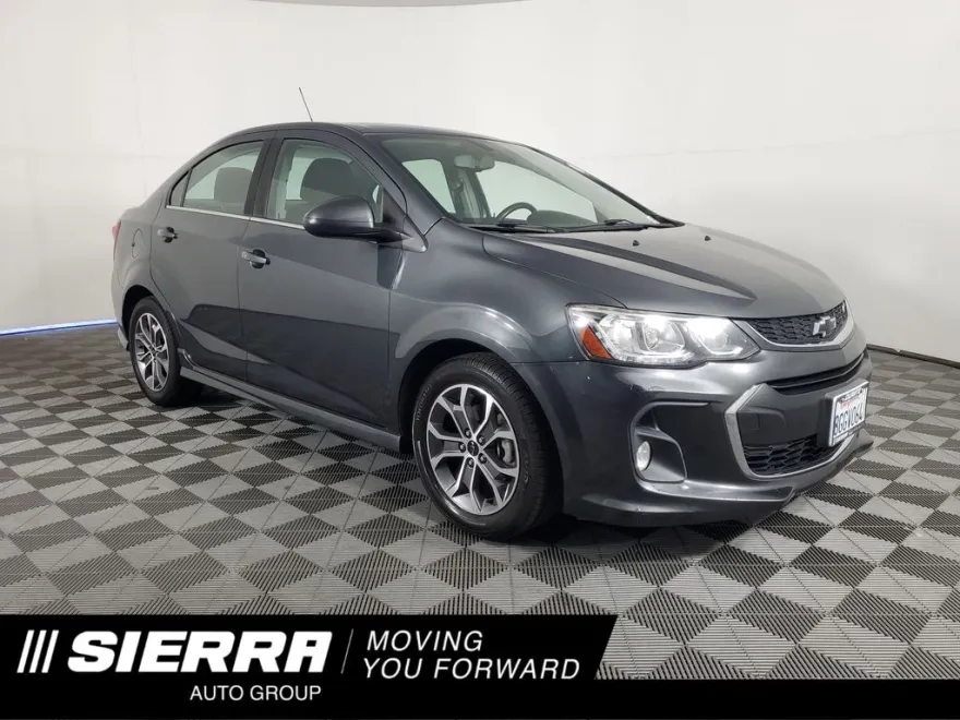 2018 Chevrolet Sonic LT photo 1