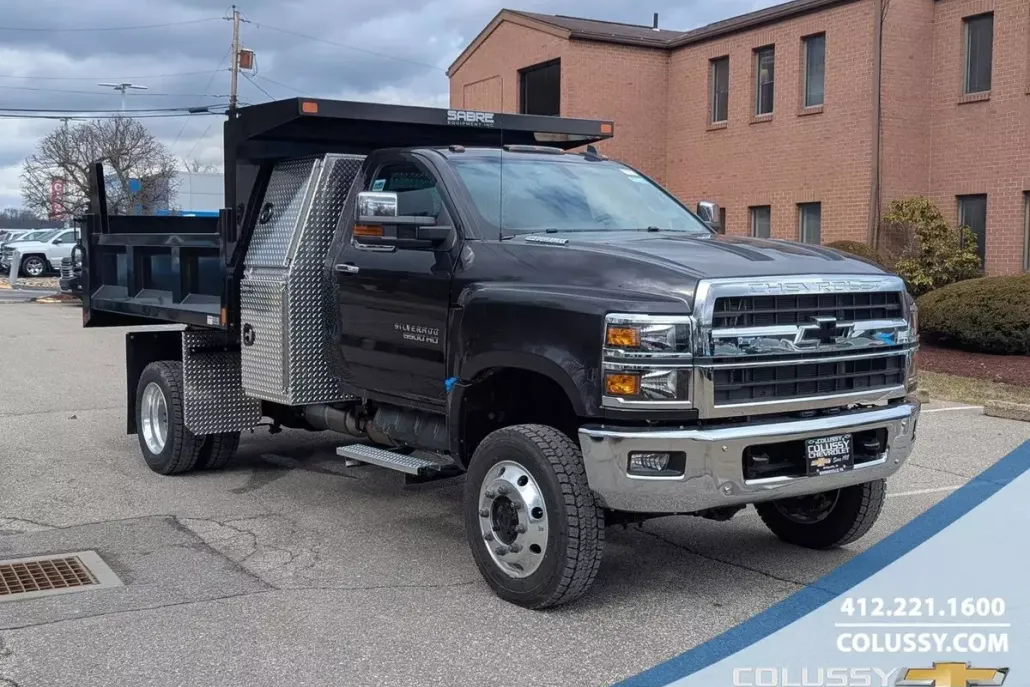 2024 Chevrolet Silverado 5500HD LT photo 1