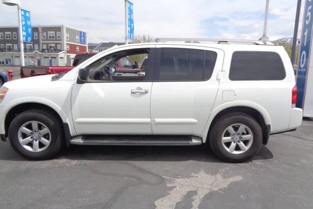 2014 Nissan Armada SV photo 1