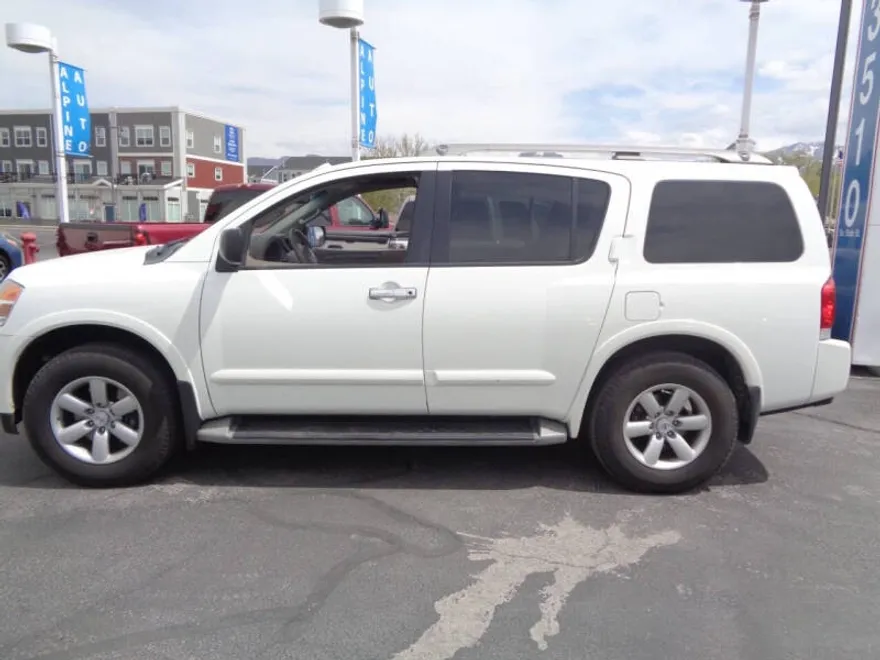 2014 Nissan Armada SV photo 1