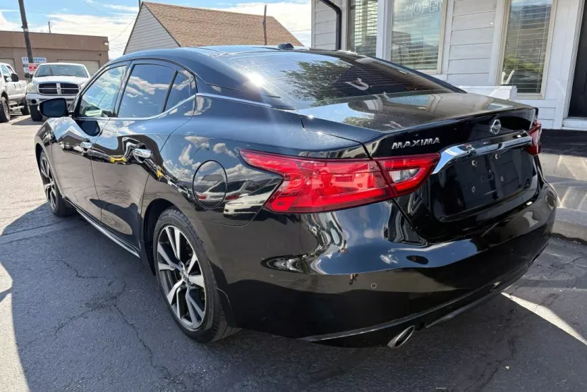 2017 Nissan Maxima SL photo 1