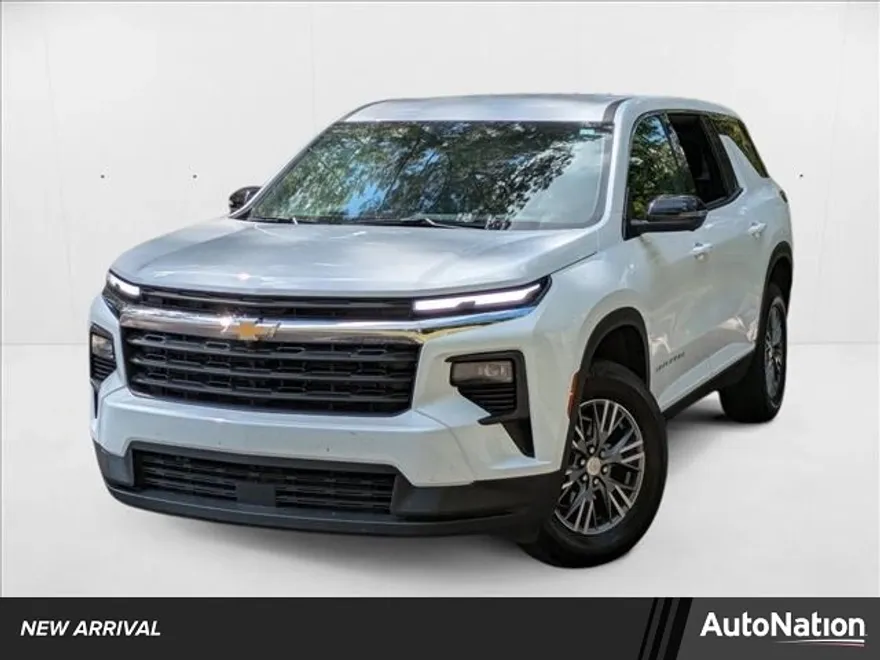 2024 Chevrolet Traverse LS photo 1