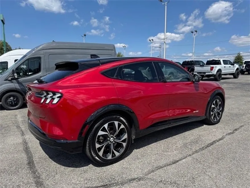 2021 Ford Mustang Mach-E Premium photo 4