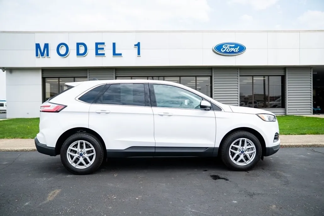 2022 Ford Edge SEL photo 1