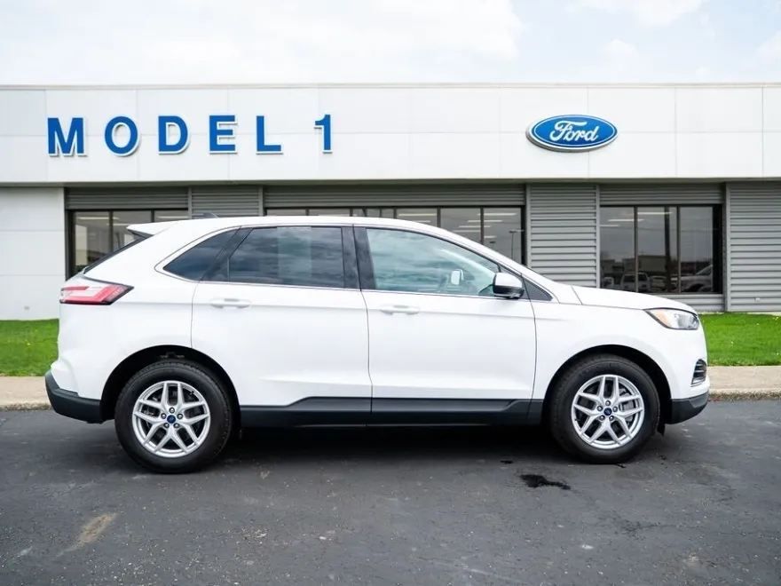 2022 Ford Edge SEL photo 1