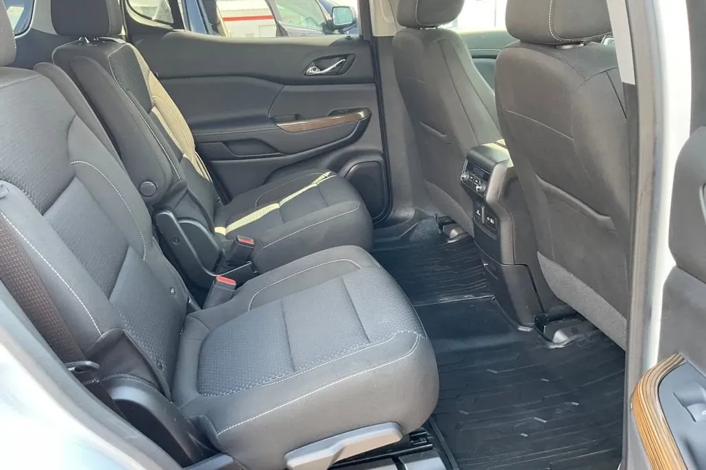 2023 Gmc Acadia SLE photo 1