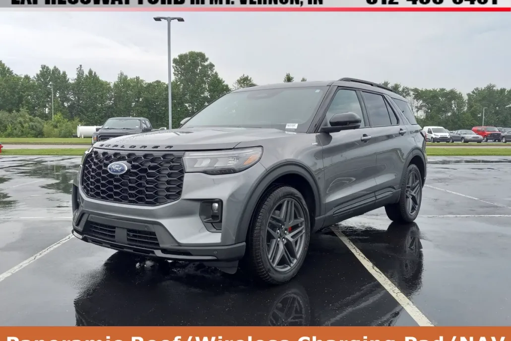 2025 Ford Explorer ST-Line photo 1