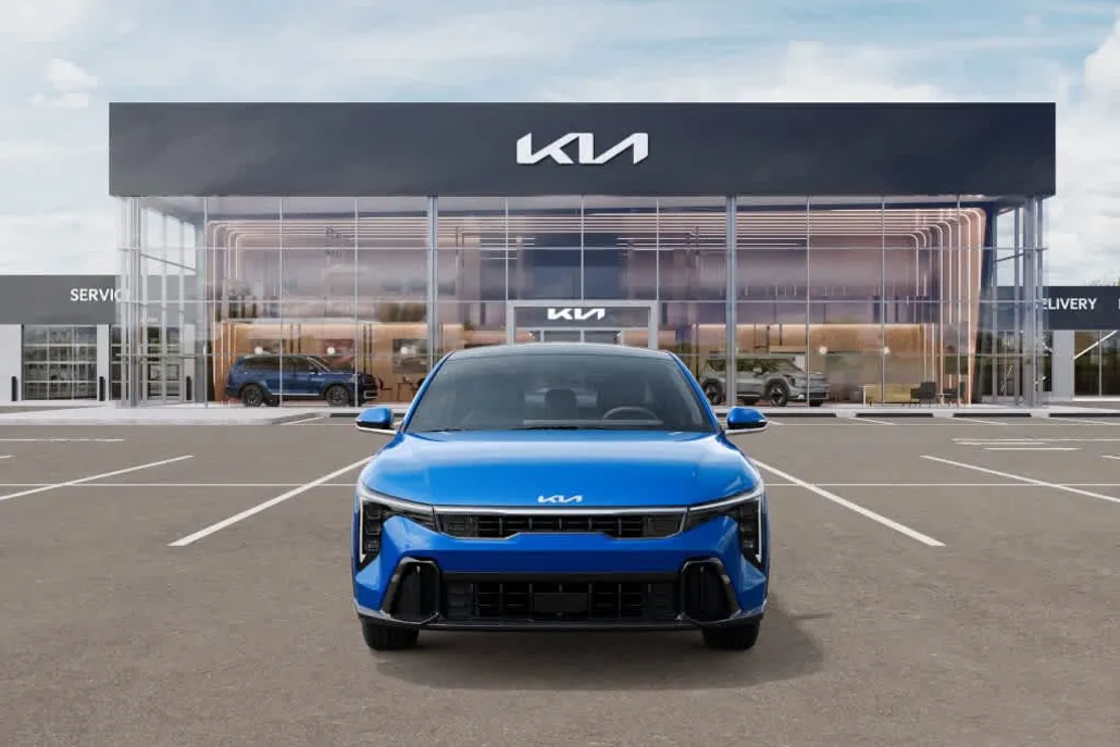 2025 Kia K4 GT-Line photo 1